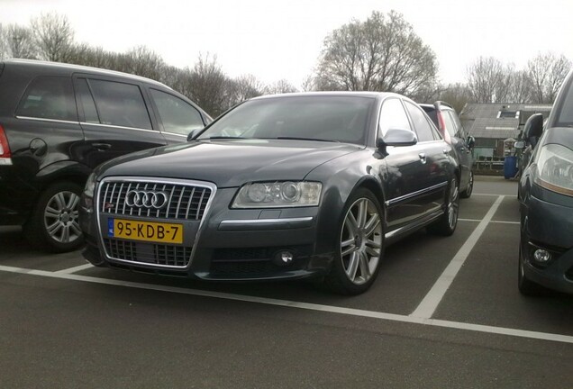 Audi S8 D3