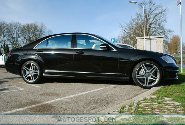 Mercedes-Benz S 65 AMG V221