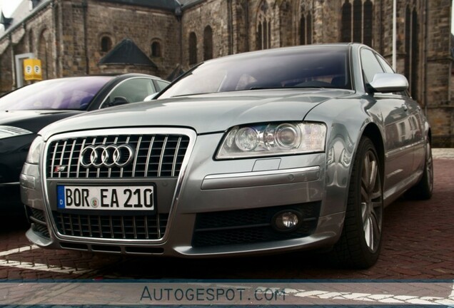 Audi S8 D3