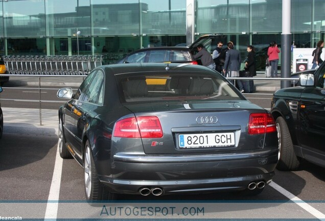 Audi S8 D3