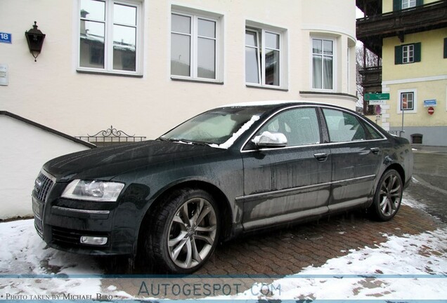 Audi S8 D3