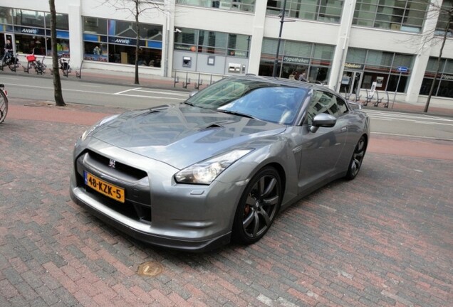 Nissan GT-R