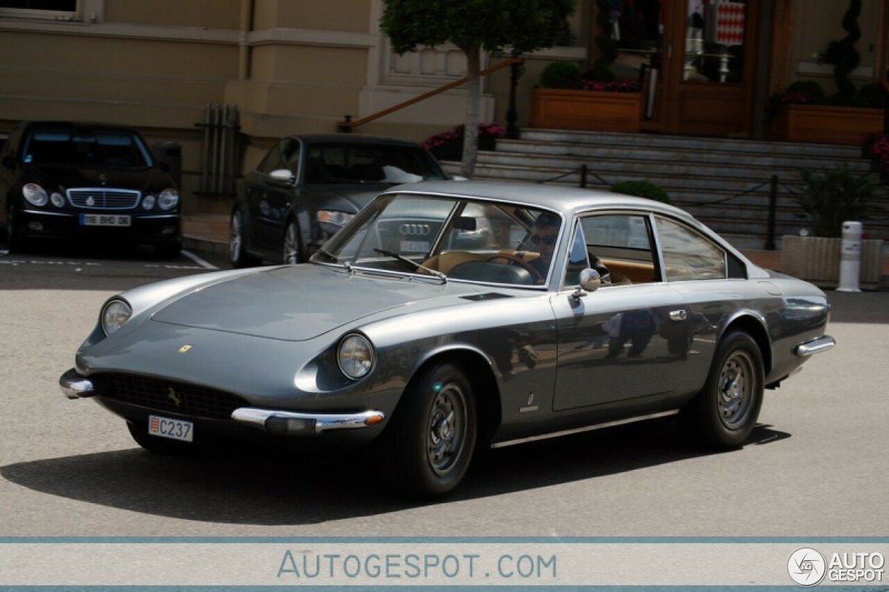 Ferrari 365 GT 2+2