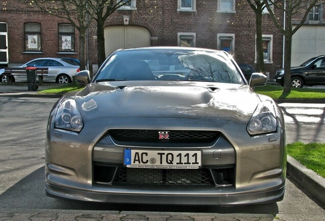 Nissan GT-R