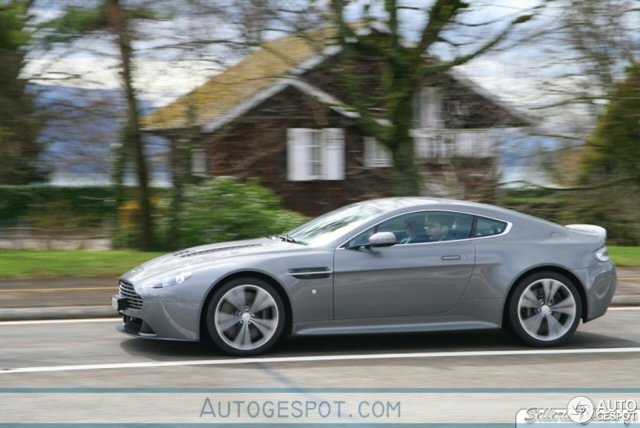 Aston Martin V12 Vantage