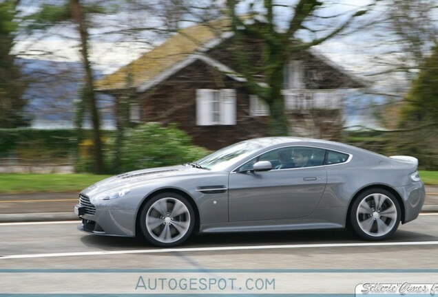 Aston Martin V12 Vantage