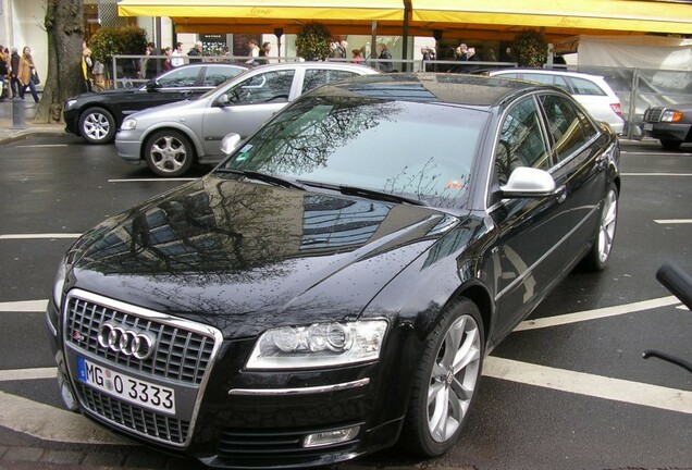 Audi S8 D3