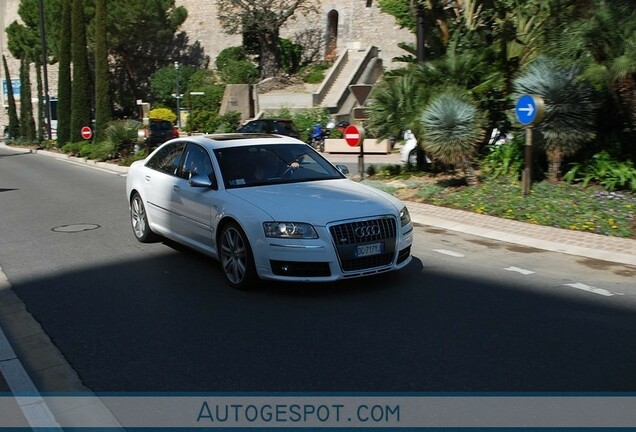 Audi S8 D3