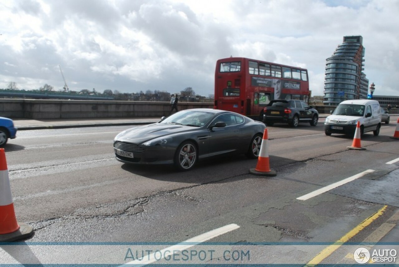 Aston Martin DB9