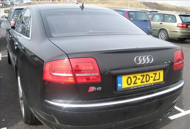 Audi S8 D3