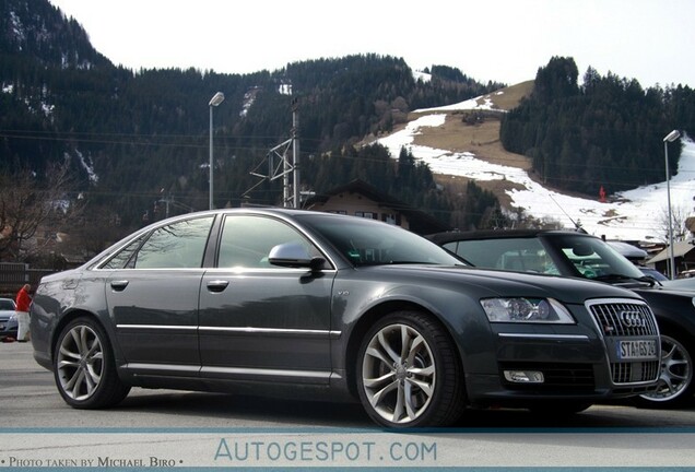 Audi S8 D3