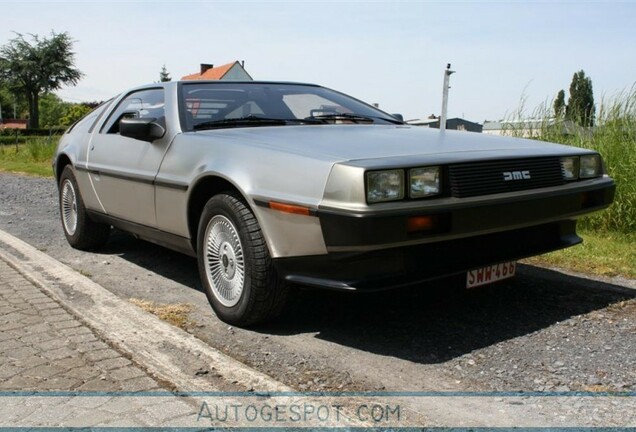 DeLorean DMC-12