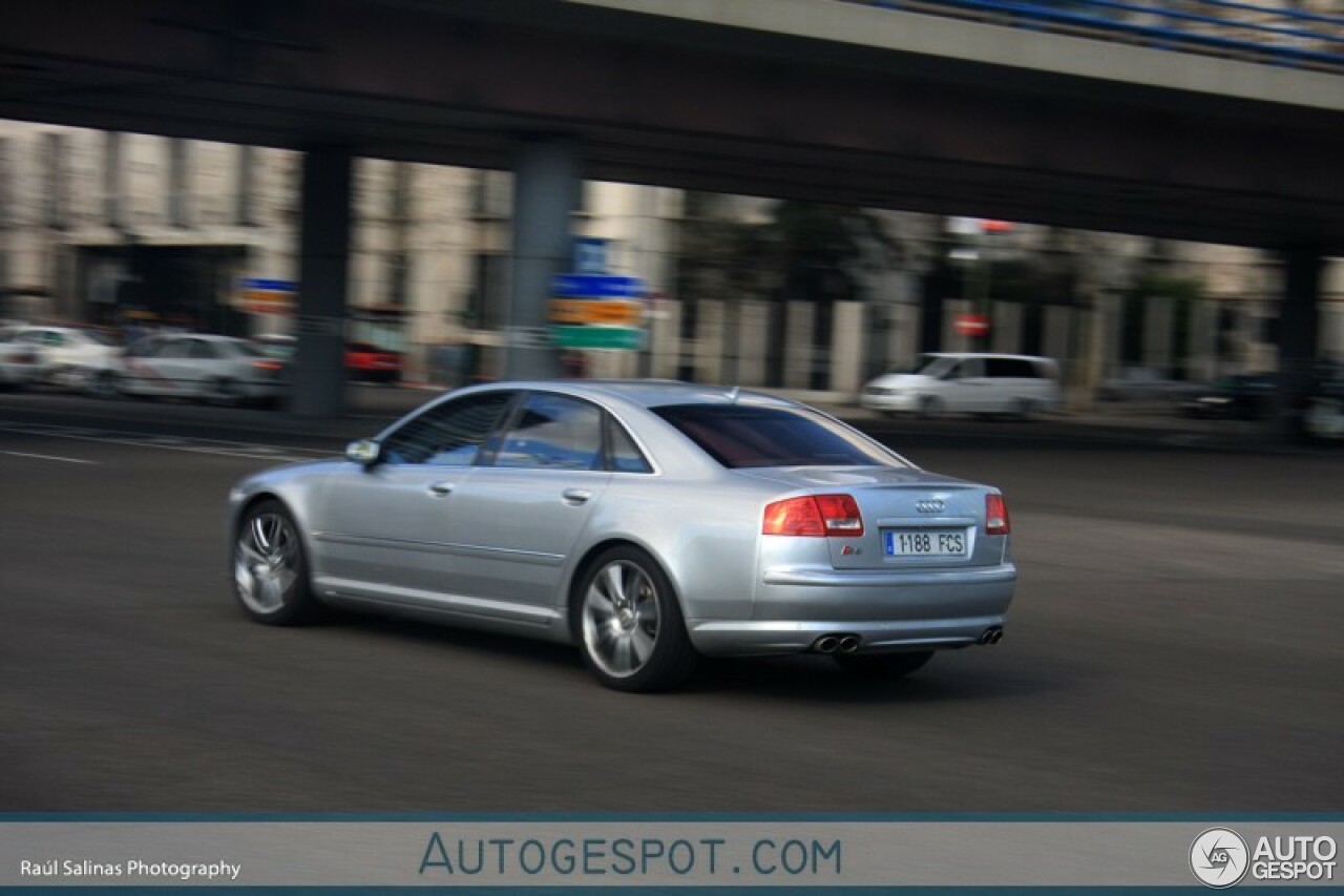 Audi S8 D3