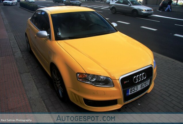 Audi RS4 Sedan