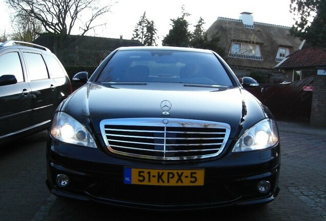 Mercedes-Benz S 65 AMG V221