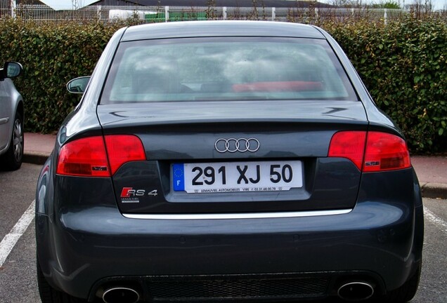 Audi RS4 Sedan