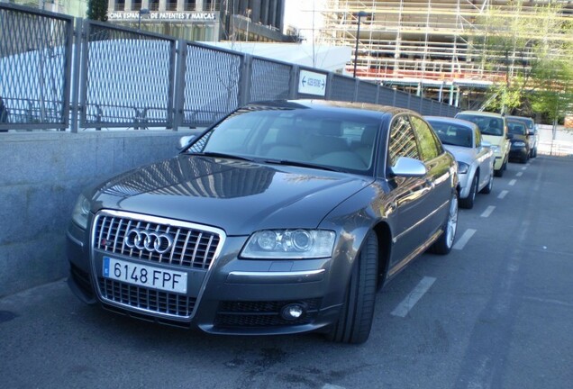 Audi S8 D3