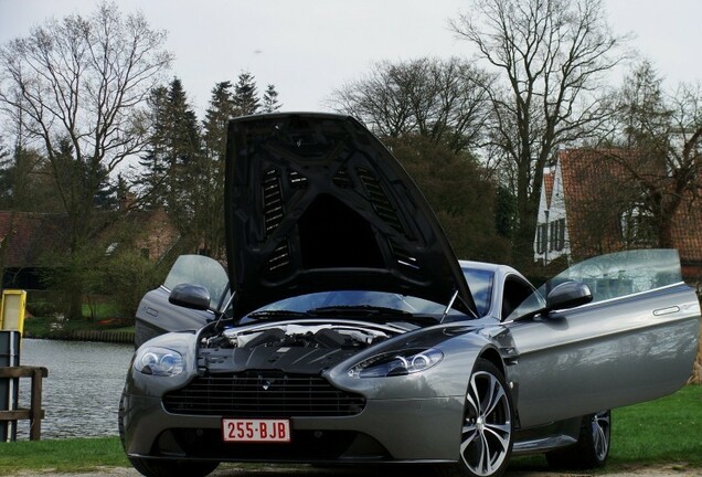 Aston Martin V12 Vantage