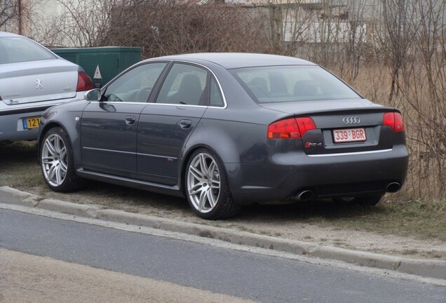 Audi RS4 Sedan