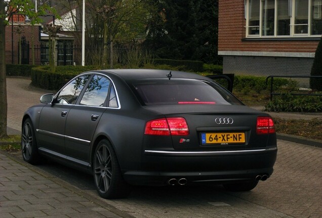 Audi S8 D3