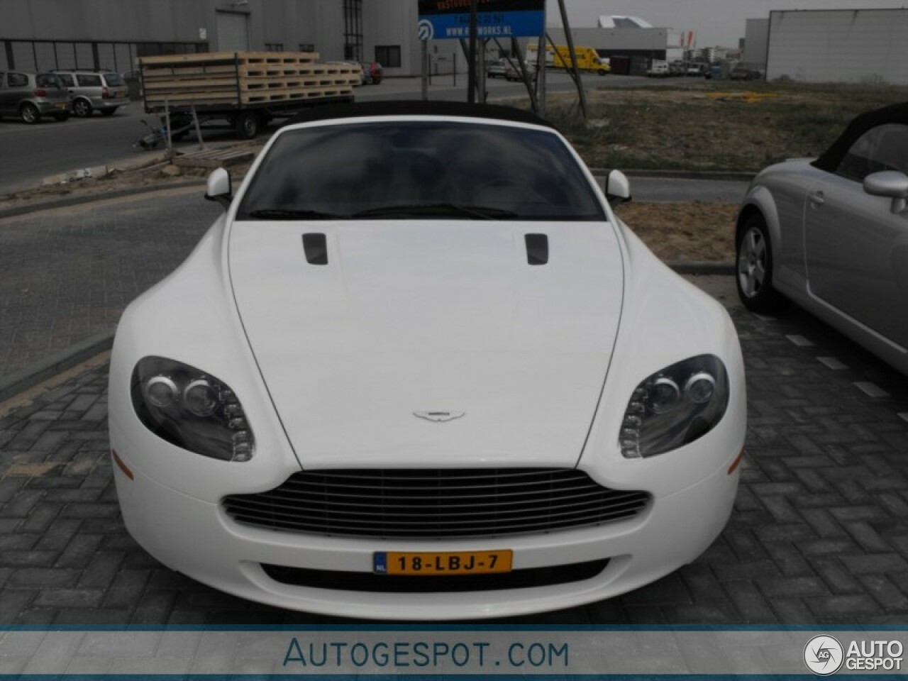 Aston Martin V8 Vantage Roadster