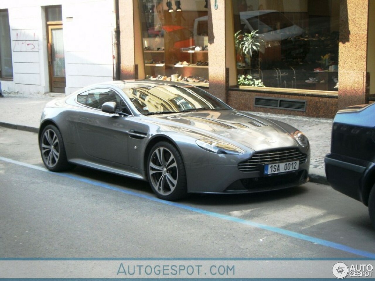 Aston Martin V12 Vantage