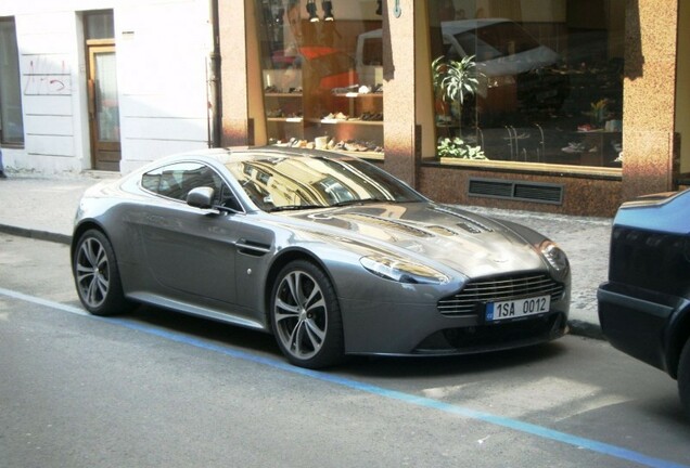 Aston Martin V12 Vantage