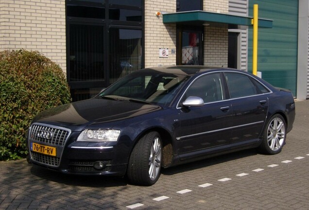 Audi S8 D3