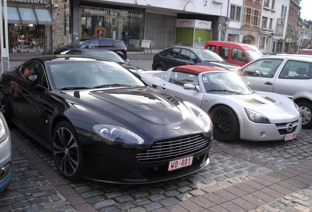 Aston Martin V12 Vantage Carbon Black Edition