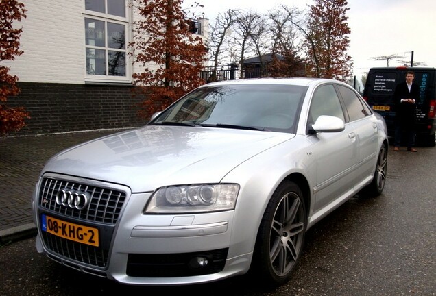 Audi S8 D3