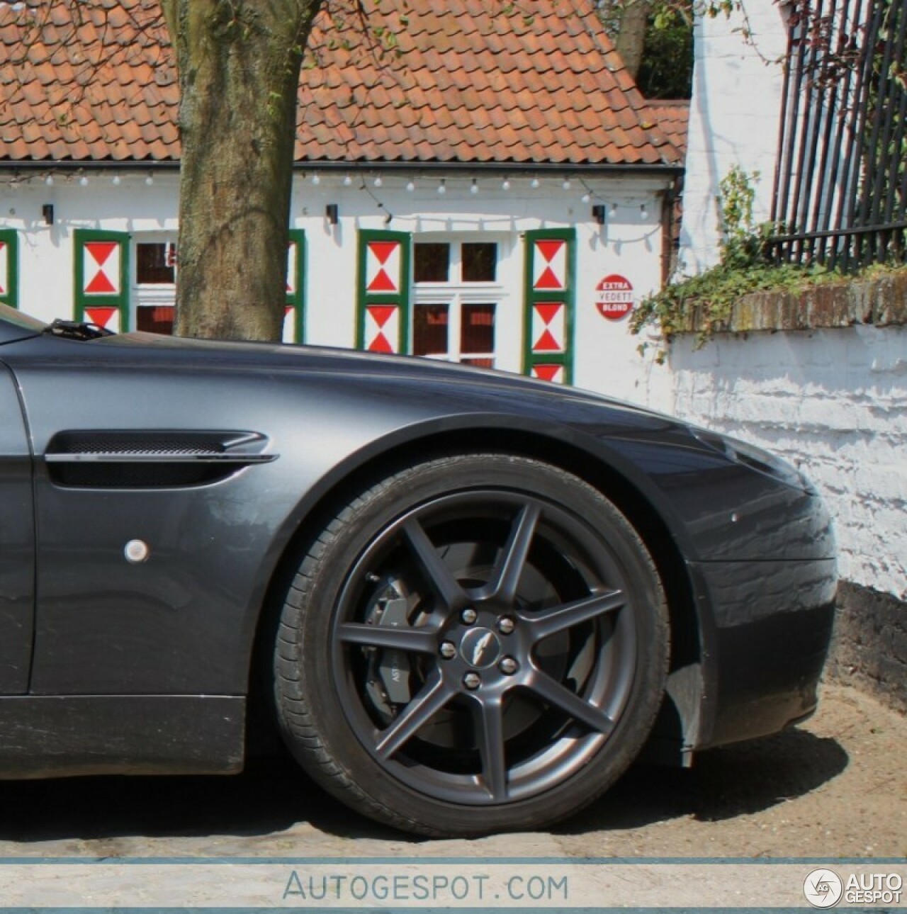 Aston Martin V8 Vantage