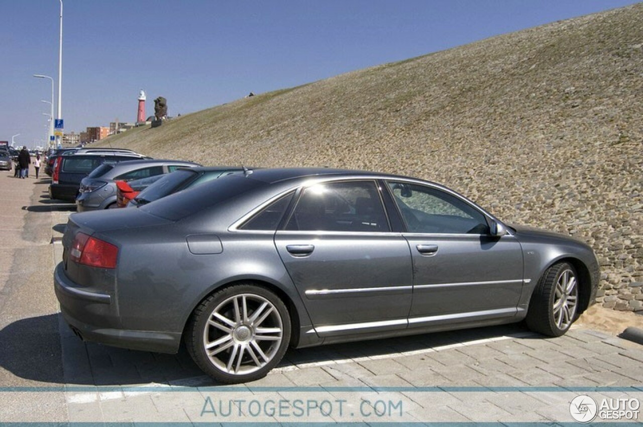 Audi S8 D3