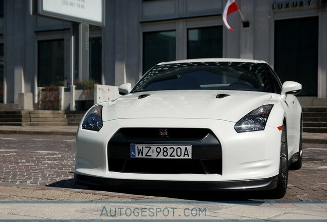 Nissan GT-R