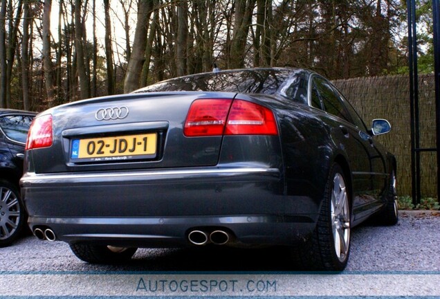 Audi S8 D3