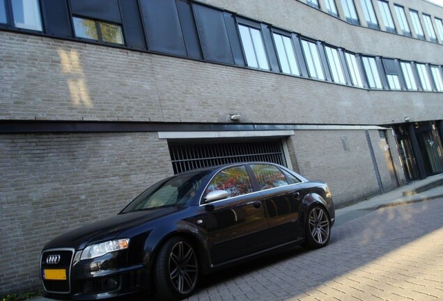 Audi RS4 Sedan