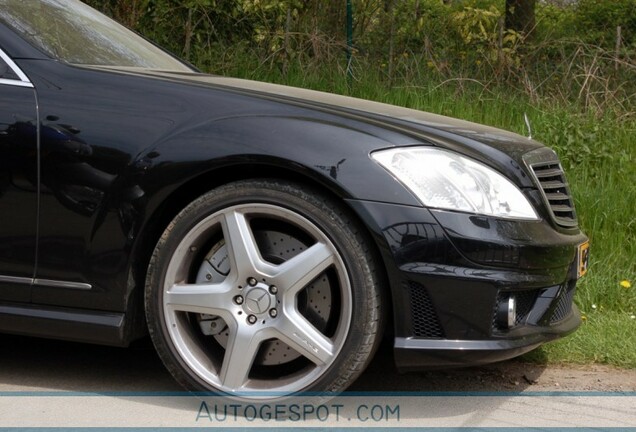 Mercedes-Benz S 65 AMG V221