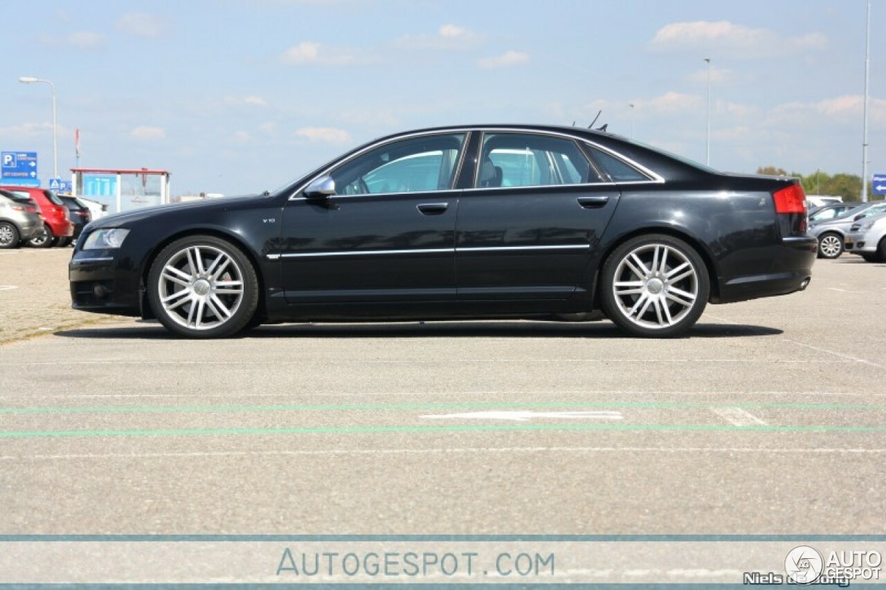 Audi S8 D3