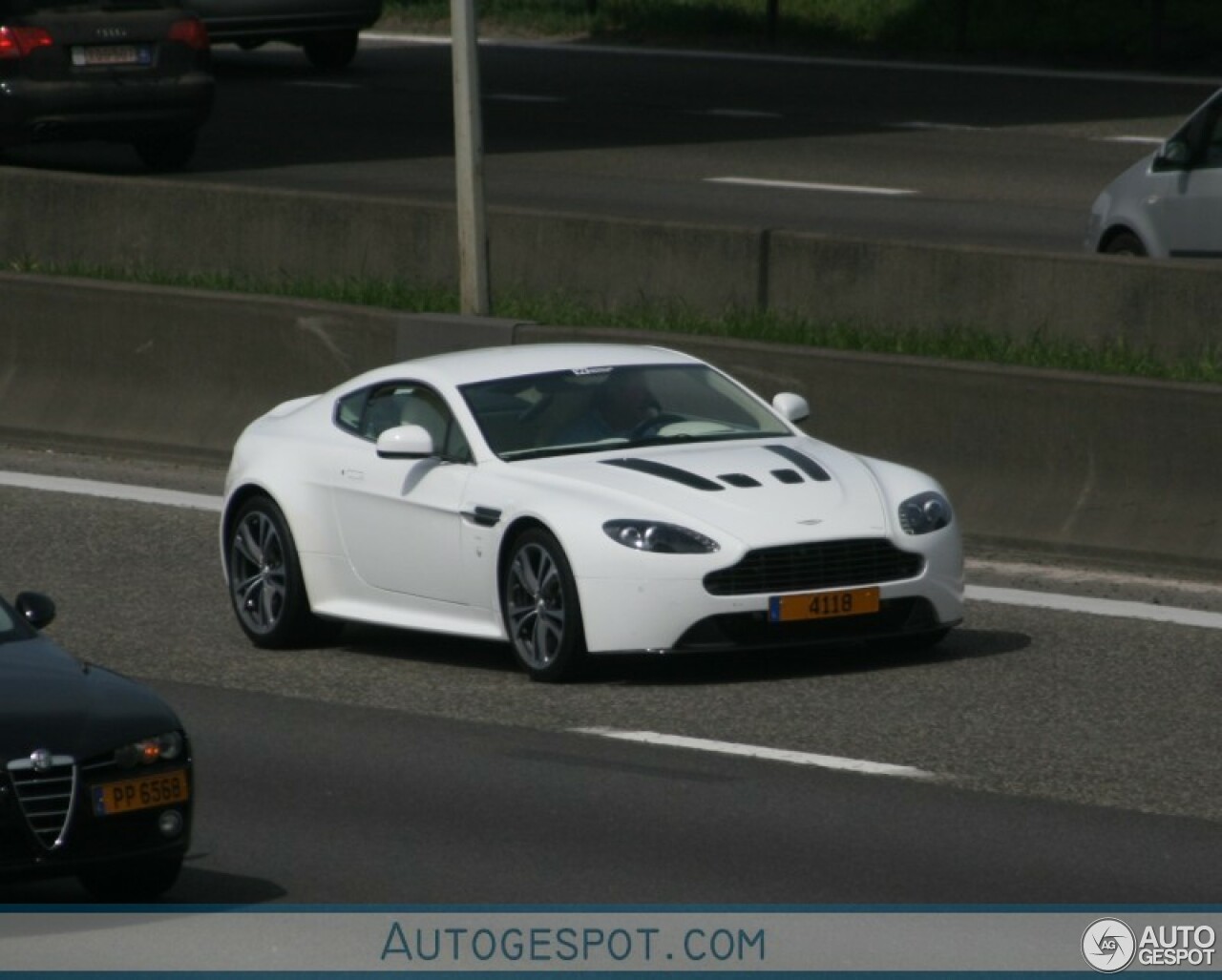 Aston Martin V12 Vantage