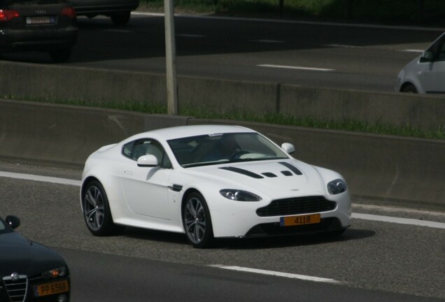 Aston Martin V12 Vantage