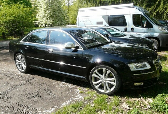 Audi S8 D3