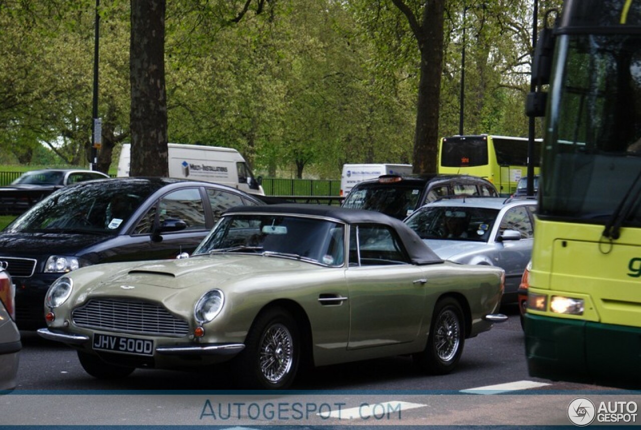 Aston Martin DB6 Volante