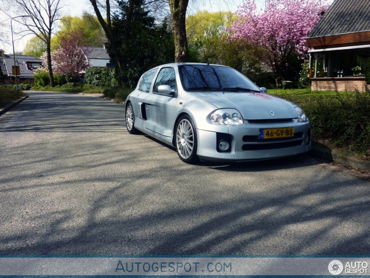 Renault Clio V6