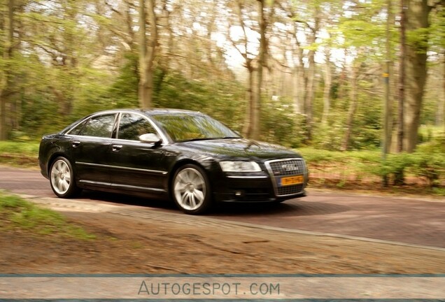 Audi S8 D3