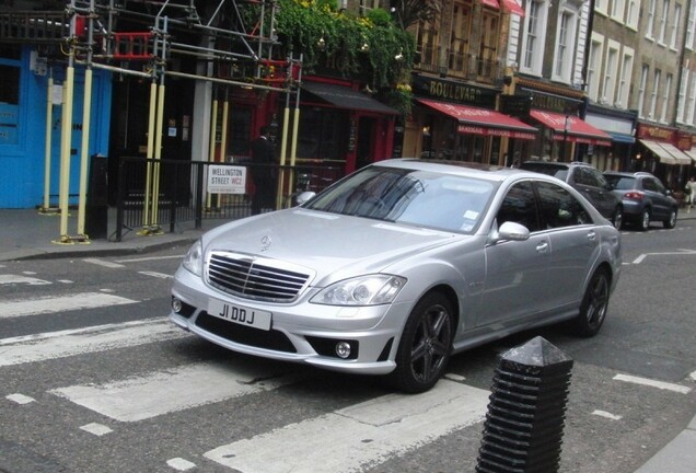 Mercedes-Benz S 65 AMG V221