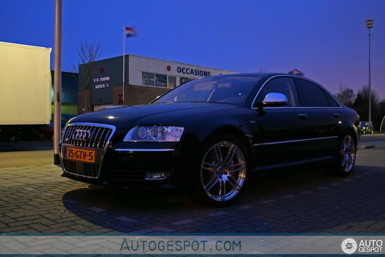 Audi S8 D3