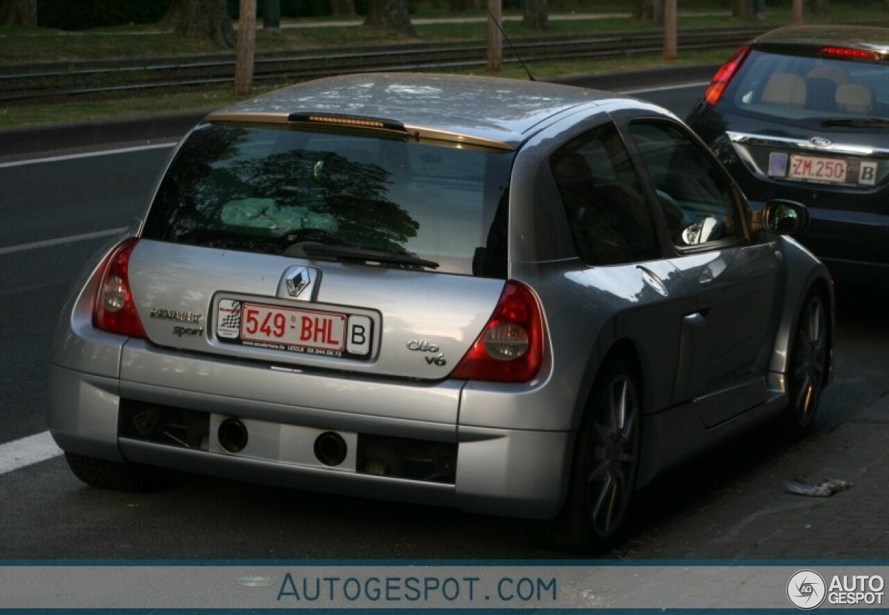 Renault Clio V6