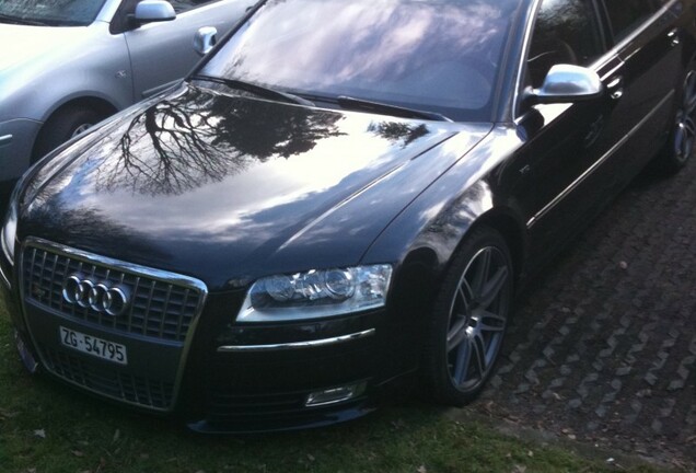 Audi S8 D3