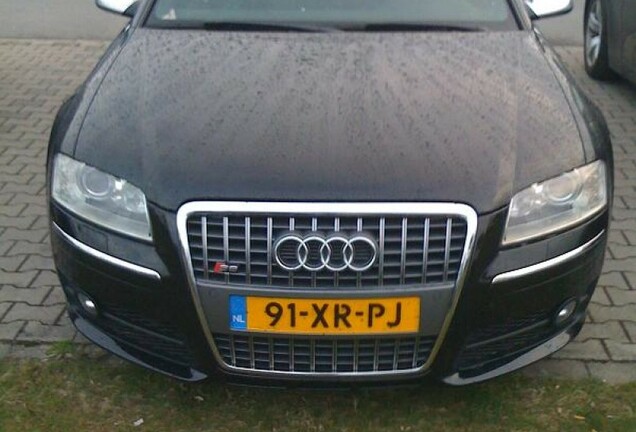 Audi S8 D3