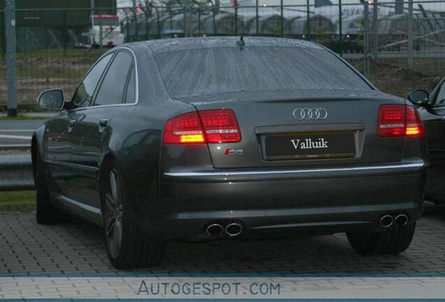 Audi S8 D3