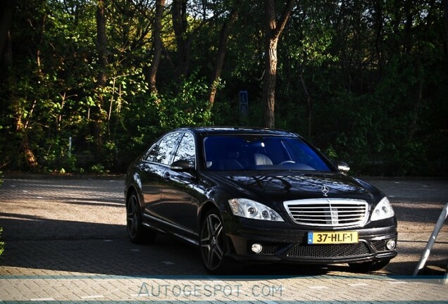 Mercedes-Benz S 65 AMG V221